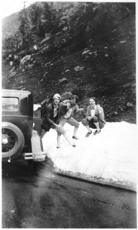 5_snowballs_crossing